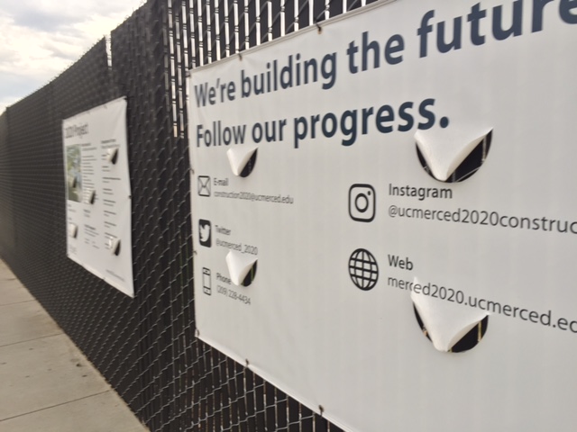   A construction fence keeps debris and dust from a busy walkway on the UC Merced campus.  Photo by Steve Newvine      