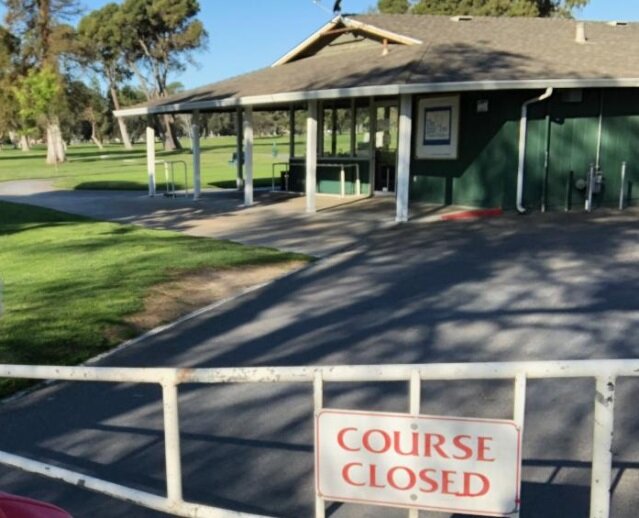 The closed sign was displayed at the beginning of the COVID crisis at Modesto Muni Golf Course and the facility never reopened. Photo: Steve Newvine.