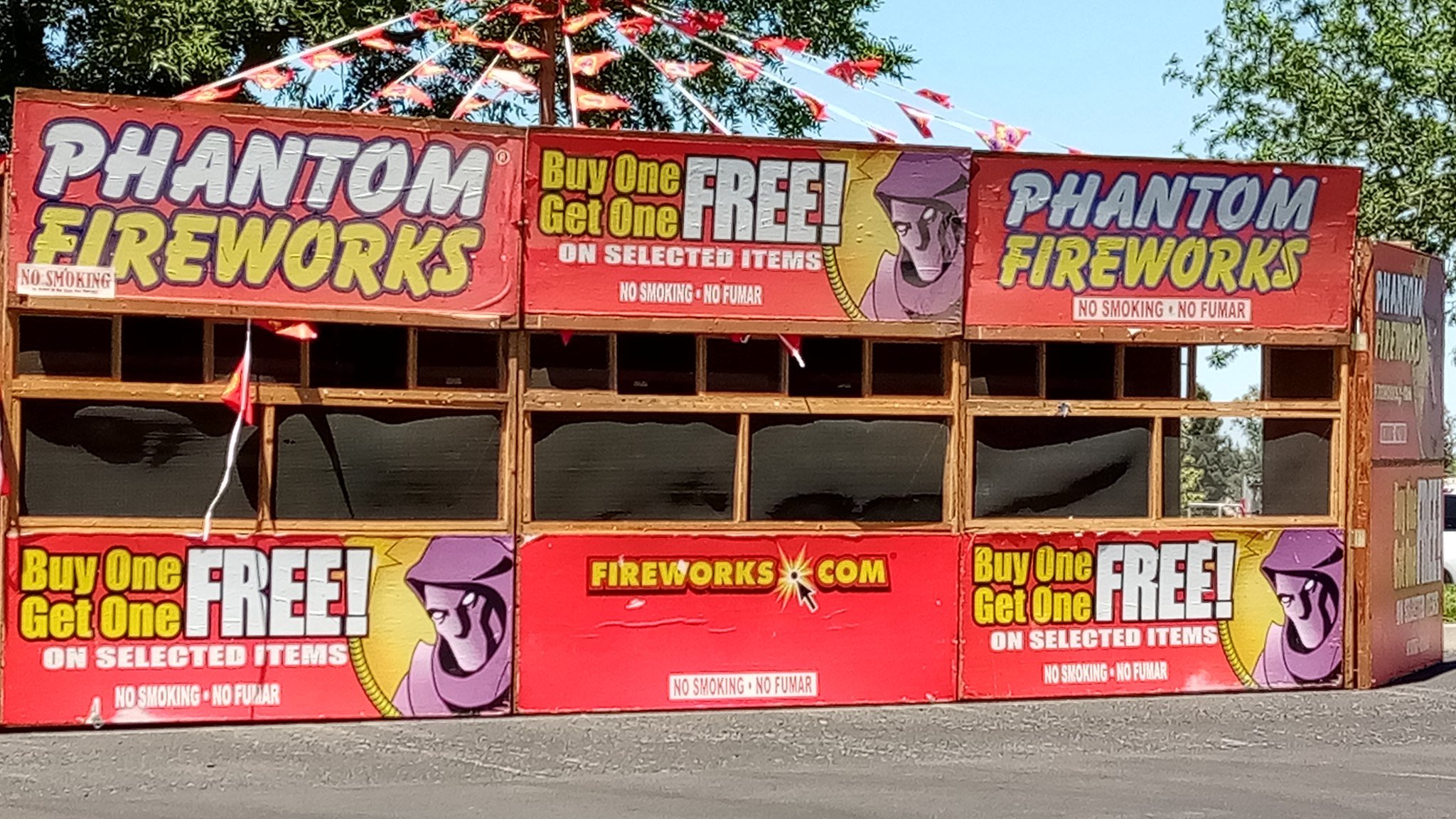 The fireworks stand benefiting Playhouse Merced is in the Raley’s parking lot on Yosemite Avenue in Merced. Photo: Steve Newvine