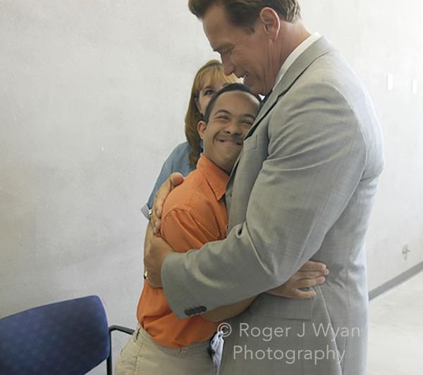 Shortly after meeting Minhaz Azam in the crowd during his 2005 UC Merced visit, the Governor was able to spend a little more time with the young visitor. Photo: (C) Roger J. Wyan, All Rights Reserved