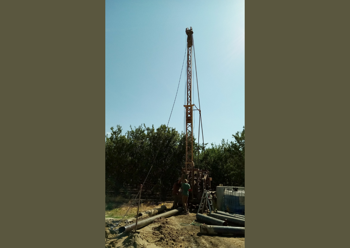 An almond grower employs a water drilling company to go lower to find enough water to finish the 2022 season. Photo: Steve Newvine