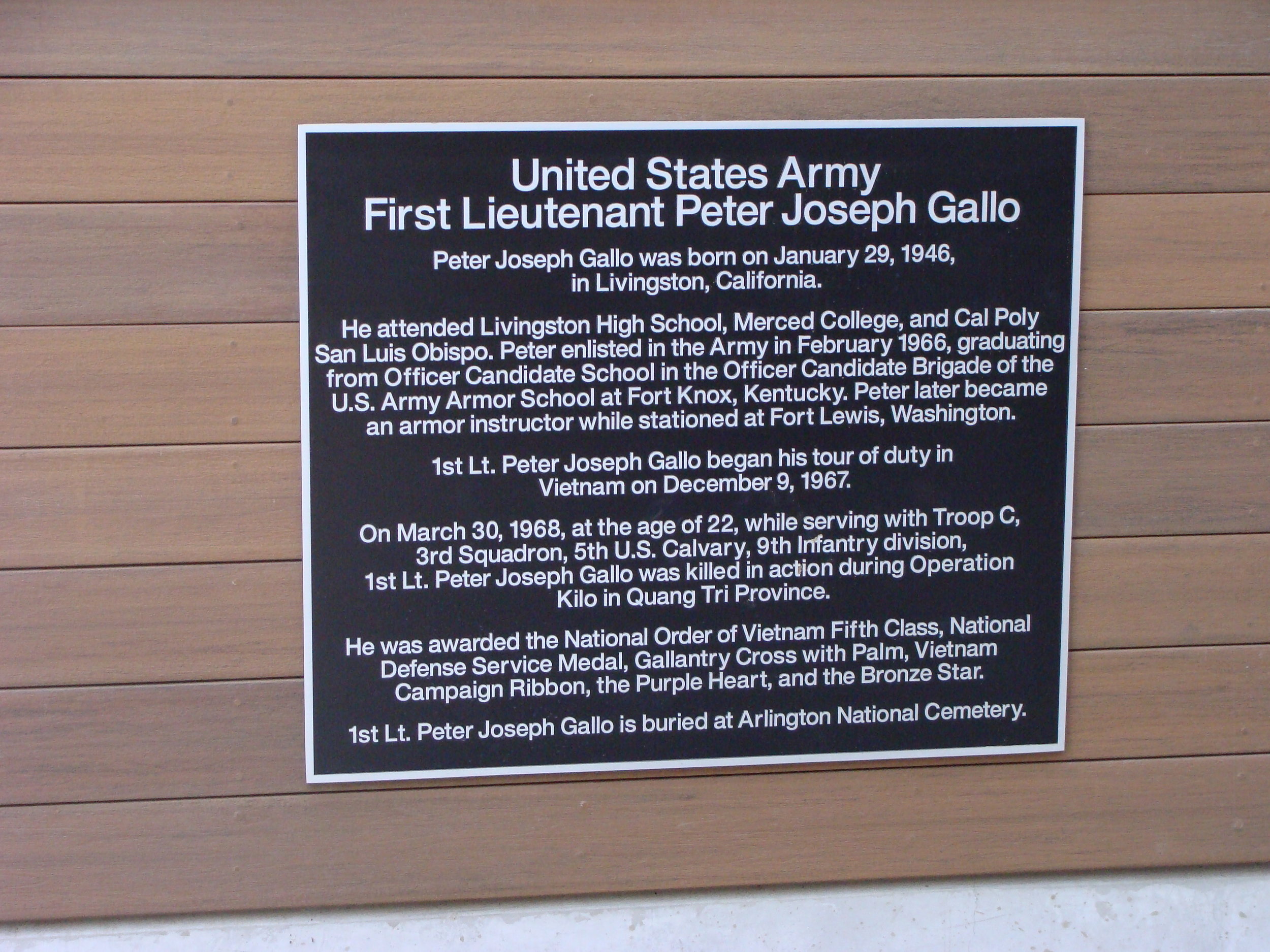 Plaque behind the entrance sign at the First Lieutenant Peter Joseph Gallo Veterans Resource Center at Merced College. Photo by Steve Newvine