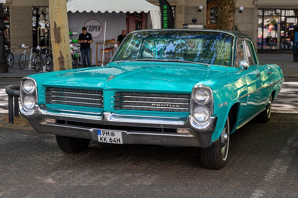 As near as I can tell, no color photographs of a mauve Star Chief exist, but this flattering photo of a teal Star Chief gives some idea of the majestic style of the car. Photo: Matti Blume, Wikipedia